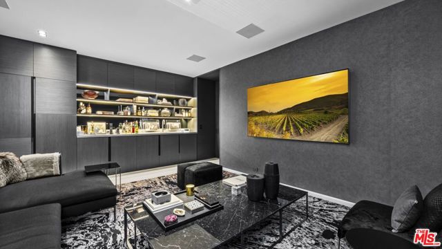 16032 VALLEY VISTA Boulevard, Encino CA: https://media.crmls.org/mediaz/6da0bf53-1a3b-4445-9a8e-771c42802022.jpg