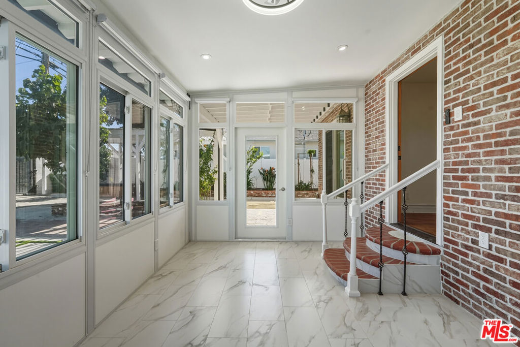 https://media.crmls.org/mediaz/6da11025-cec8-48bb-9863-591c56748c53.jpg?preset=X-Large