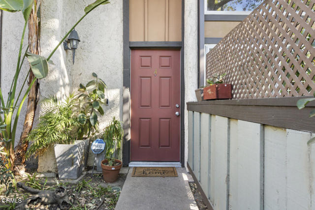 Detail Gallery Image 1 of 31 For 13561 Valerio St a,  Van Nuys,  CA 91405 - 3 Beds | 3 Baths