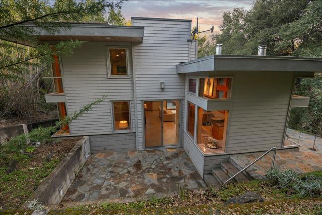 28140 Story Hill Lane, Los Altos Hills CA: https://media.crmls.org/mediaz/6da249ad-af54-40ae-92e7-a375151ff61c.jpg