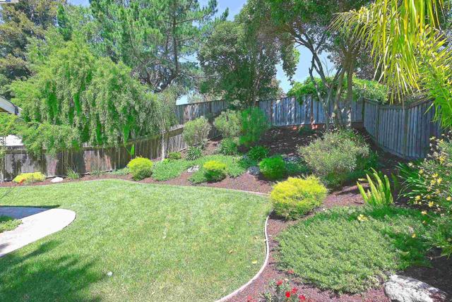 7776 Dublin Green Ct, Dublin CA: https://media.crmls.org/mediaz/6da32297-a41a-4ba6-b2d9-640f9fb7cb18.jpg