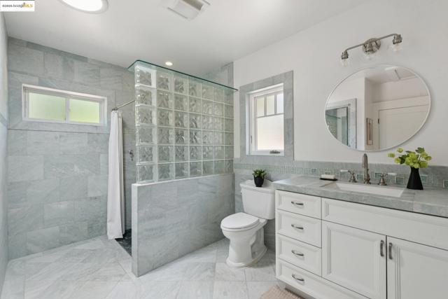 2181 Andrews St, Oakland CA: https://media.crmls.org/mediaz/6da33011-c955-44f5-8ce2-3ff169e02177.jpg