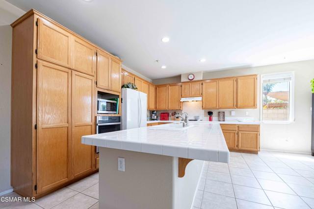 1633 Lola Way, Oxnard CA: https://media.crmls.org/mediaz/6da3a248-6859-4be8-8b97-5d564086c06e.jpg