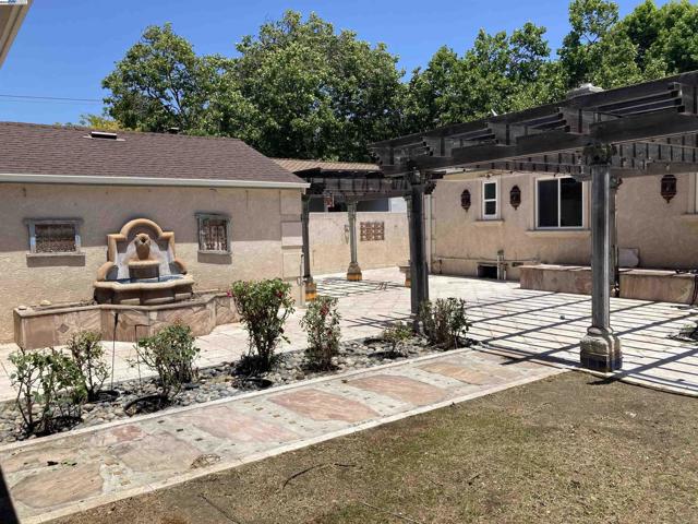 22007 Orange Ave, Castro Valley CA: https://media.crmls.org/mediaz/6da3b3e2-8f43-488d-b466-60e3858350d5.jpg