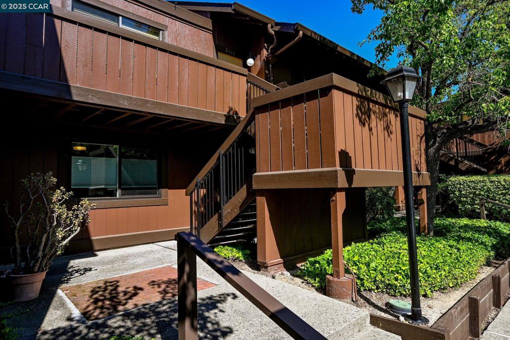 8112 Camelback Pl