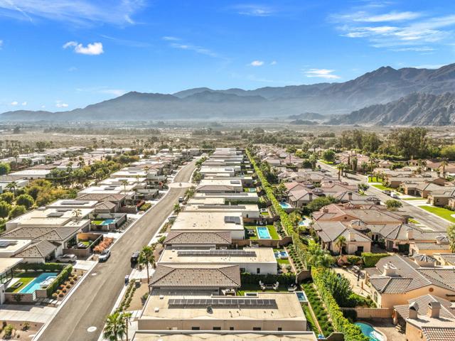 57601 Santo Thomas, La Quinta CA: https://media.crmls.org/mediaz/6da45ed8-7d7f-4854-8ded-90e3d2746ca3.jpg