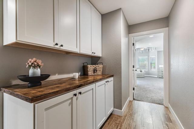640 S Ridgemark Drive, Hollister CA: https://media.crmls.org/mediaz/6da51f55-feaa-4074-8760-4a33ba6fa05d.jpg
