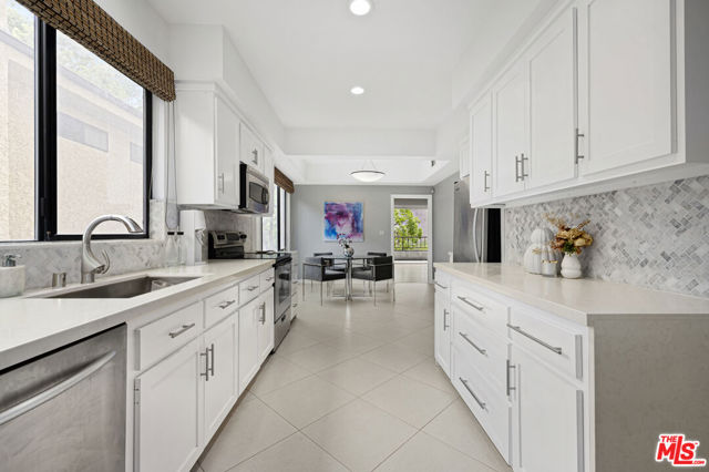 1124 N Kings Road, West Hollywood CA: https://media.crmls.org/mediaz/6da52c7a-acc6-412a-8bf6-57efa24213de.jpg