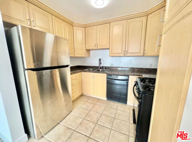 468 S Roxbury Drive, Beverly Hills CA: https://media.crmls.org/mediaz/6da530ea-855f-482b-9a6a-1580319a47c9.jpg
