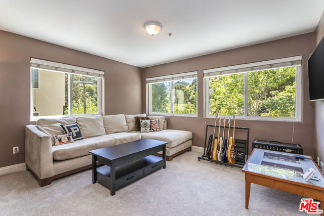 3943 Avenida Del Sol, Studio City CA: https://media.crmls.org/mediaz/6da66b73-6d85-4961-b632-ad3fd1449e15.jpg