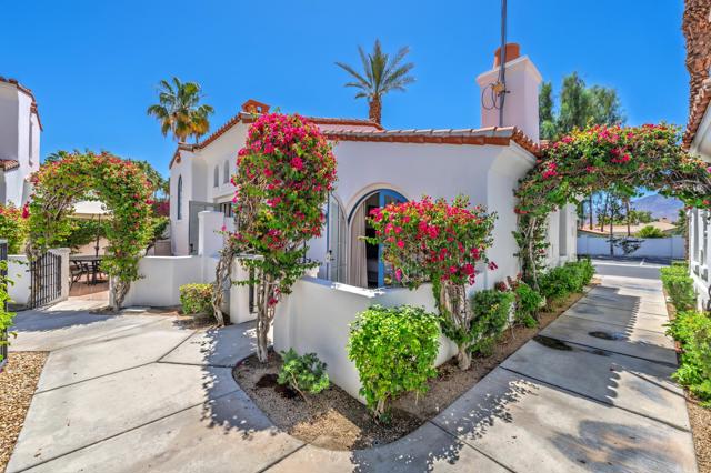 77500 Vista Flora, La Quinta CA: https://media.crmls.org/mediaz/6da6a5b4-be3c-493b-a22e-34dca76f3dec.jpg