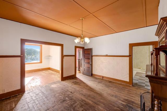 486 VAN BUREN ST, Monterey CA: https://media.crmls.org/mediaz/6da74148-e74c-4840-a65f-b33978708329.jpg