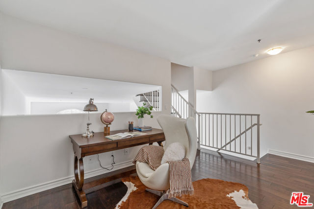 3743 S Canfield Avenue, Los Angeles CA: https://media.crmls.org/mediaz/6da77590-1af5-4a9a-9611-28d5bc5c7eed.jpg