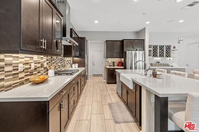 18113 Tableau Way, Santa Clarita CA: https://media.crmls.org/mediaz/6da78c12-94c4-4535-810b-9a60ac54741a.jpg