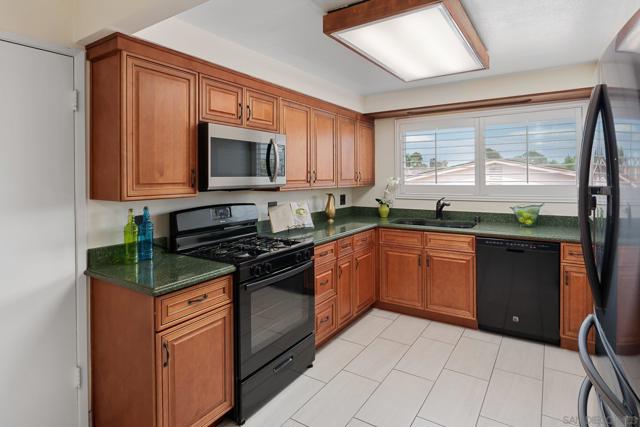 5083 Barry St, Oceanside CA: https://media.crmls.org/mediaz/6da7ac2b-7397-4da7-afbb-edf8ff7c2743.jpg