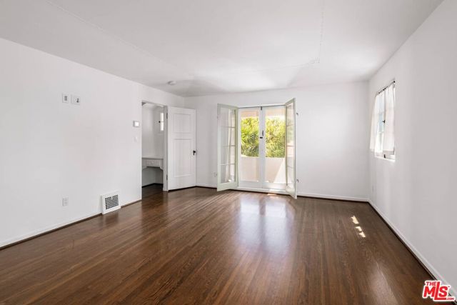 1539 Ensley Avenue, Los Angeles CA: https://media.crmls.org/mediaz/6da7c033-b33d-4966-9166-915504e2fed9.jpg