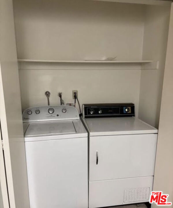 11735 Dorothy Street, Los Angeles CA: https://media.crmls.org/mediaz/6da7c1cf-daf0-4021-9b50-d789f97bf937.jpg