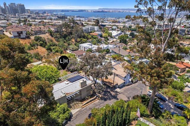 415 W Nutmeg St, San Diego CA: https://media.crmls.org/mediaz/6da80338-1e8f-4dfb-9e41-d7b46580323d.jpg