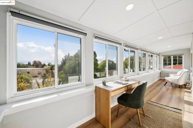 919 Mckinley Ave, Oakland CA: https://media.crmls.org/mediaz/6da80355-2272-443d-b28b-31b8b73fcb27.jpg