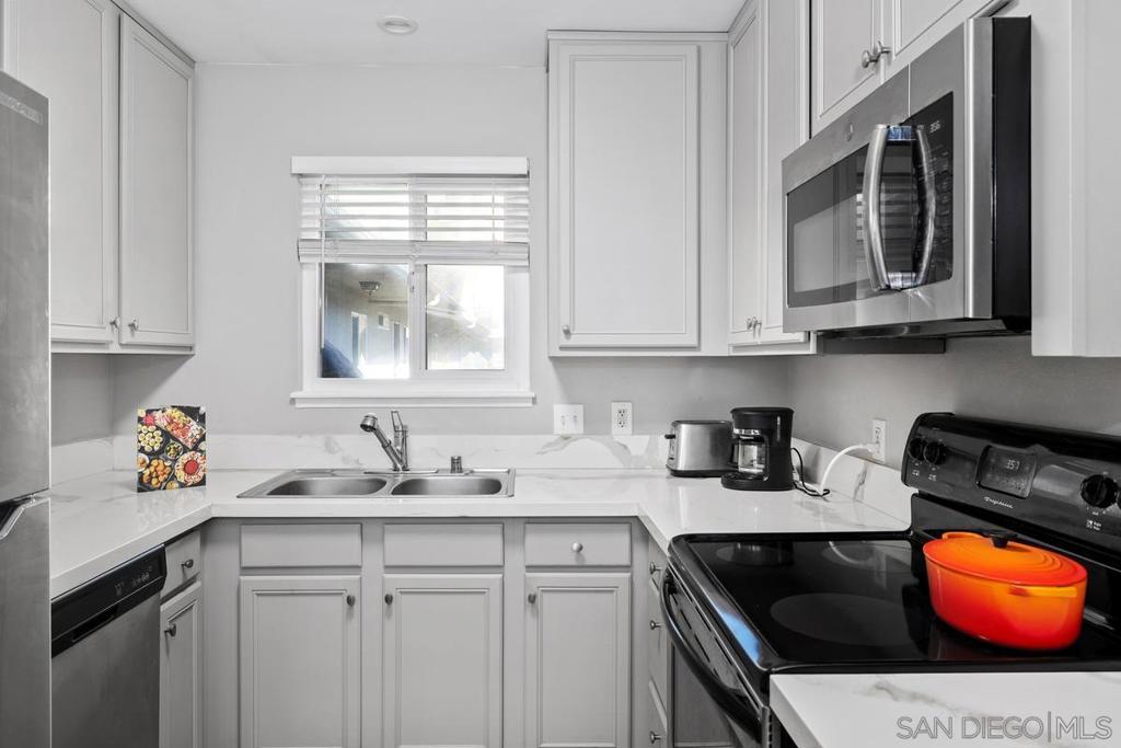 1756 Esssex St - photo 12