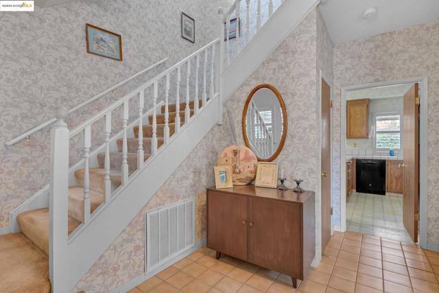 363 Limerick Way, Vacaville CA: https://media.crmls.org/mediaz/6da845be-9914-4cd6-a7e2-41dd07ca0711.jpg