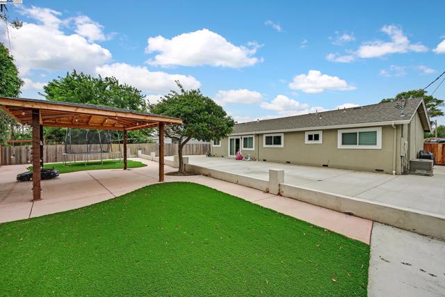 7845 Ironwood Dr, Dublin CA: https://media.crmls.org/mediaz/6da849e8-4daa-413d-a721-0bfbb5072758.jpg