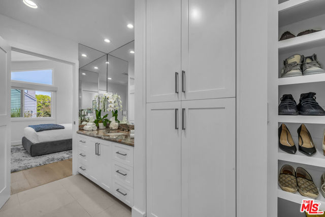 Image 34 of 43 For 2620 Grand Canal