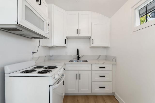 Image 4 of 23 For 211 Walnut Avenue