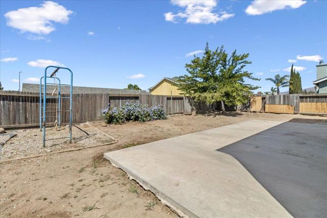 1037 Vista Avenue, Soledad CA: https://media.crmls.org/mediaz/6daa30ca-577e-4971-ac76-b590c1505d2f.jpg