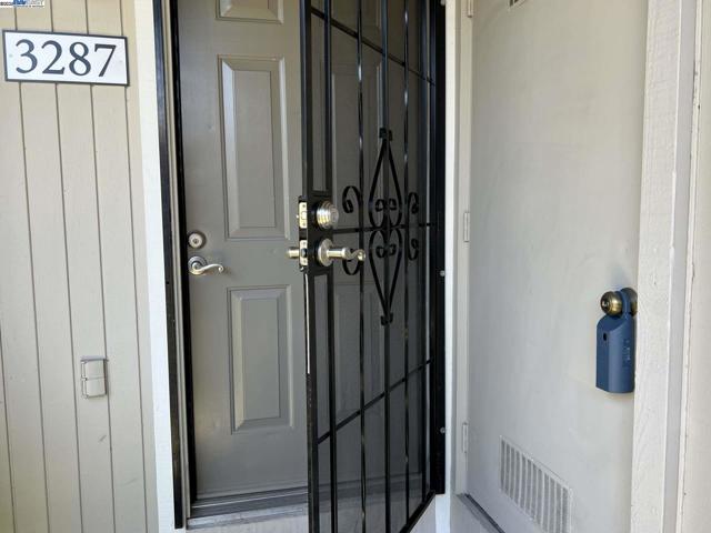 3287 Shadow Park Pl, San Jose CA: https://media.crmls.org/mediaz/6daa51b2-2216-40cd-a3f0-f4c4dcd432e5.jpg