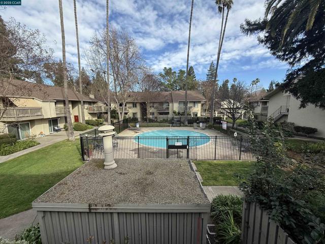 2564 Walnut Blvd, Walnut Creek CA: https://media.crmls.org/mediaz/6daac89b-d10c-4dd6-93b7-add9be646a65.jpg