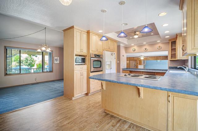 40204 Hacienda Court, Fremont CA: https://media.crmls.org/mediaz/6daae1d1-3f16-4b59-a6ef-47968be8833a.jpg