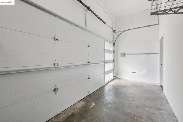 5646 Thornhill Dr, Oakland CA: https://media.crmls.org/mediaz/6dab51ae-31aa-4157-8098-f651da8e0bab.jpg