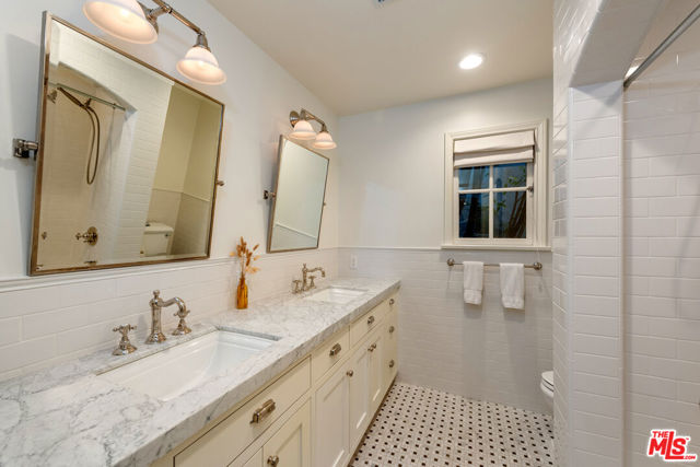 3145 La Suvida Drive, Los Angeles CA: https://media.crmls.org/mediaz/6dab641e-3f6b-4cff-b11e-dec1dd1fe52e.jpg