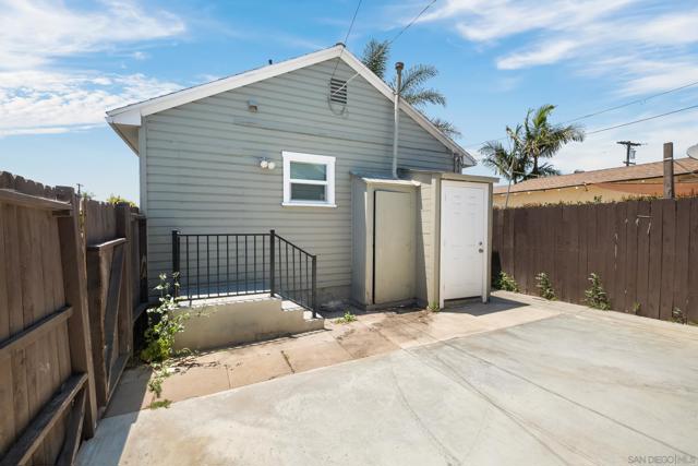 3577 79 Highland Ave, San Diego CA: https://media.crmls.org/mediaz/6dac6481-f696-4f85-a054-758e2308f6f4.jpg