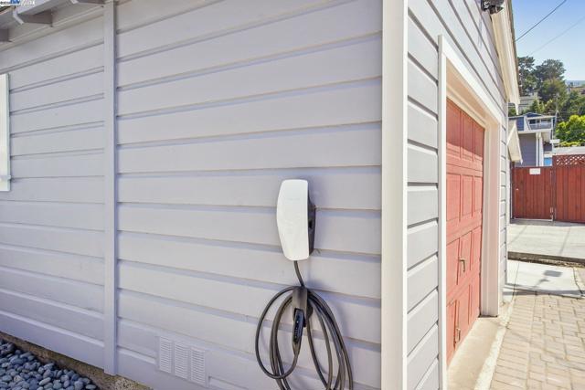 400 Paloma Ave, Pacifica CA: https://media.crmls.org/mediaz/6dac8c1f-e81d-49ac-847a-424bb88a8875.jpg