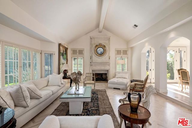 2807 Deep Canyon Drive, Beverly Hills CA: https://media.crmls.org/mediaz/6daca645-b1da-4056-b582-f3013b5cd49f.jpg