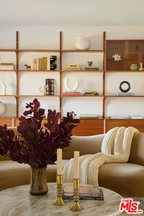 886 Teakwood Road, Los Angeles CA: https://media.crmls.org/mediaz/6dacaa69-52bc-4967-8973-981c642f903c.jpg