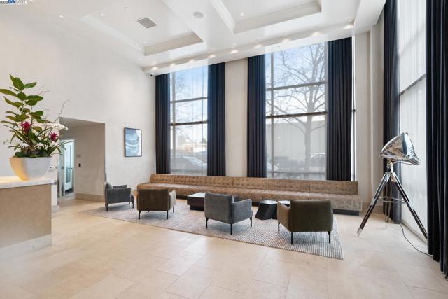 311 2nd St, Oakland CA: https://media.crmls.org/mediaz/6dae268f-9dc2-471c-a0b9-0388da7e979f.jpg