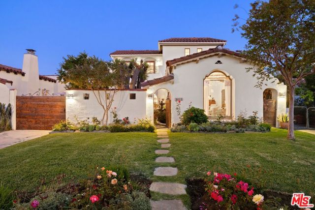 10516 Tennessee Avenue, Los Angeles CA: https://media.crmls.org/mediaz/6dae3c49-c905-4227-b3b1-40cf46f8bf88.jpg