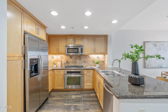 931 E Walnut Street, Pasadena CA: https://media.crmls.org/mediaz/6daf28a2-741c-4135-875f-b57626d84a60.jpg