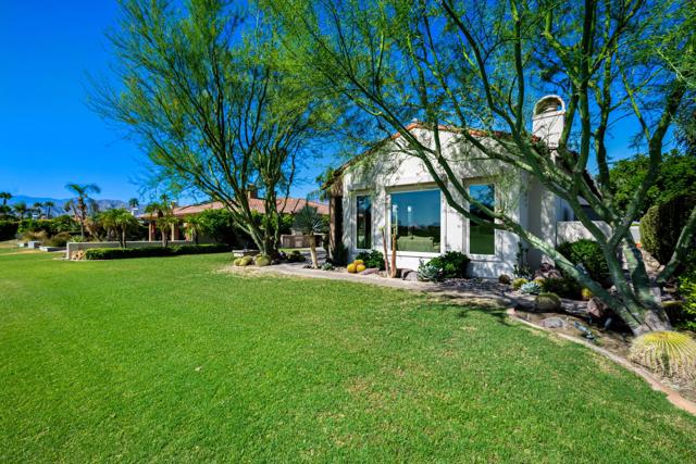 326 Loch Lomond Road, Rancho Mirage CA: https://media.crmls.org/mediaz/6daf4382-71f2-4c95-b19e-4ed51ba49136.jpg