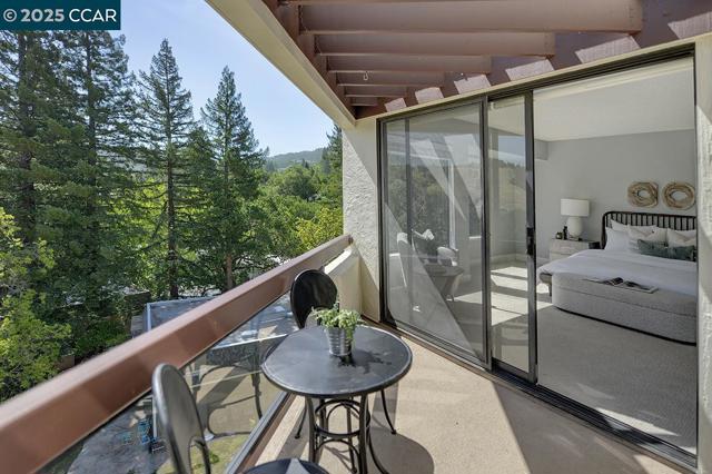 3288 Terra Granada Dr, Walnut Creek CA: https://media.crmls.org/mediaz/6daffad3-212b-4829-bce2-dac9df0b069d.jpg