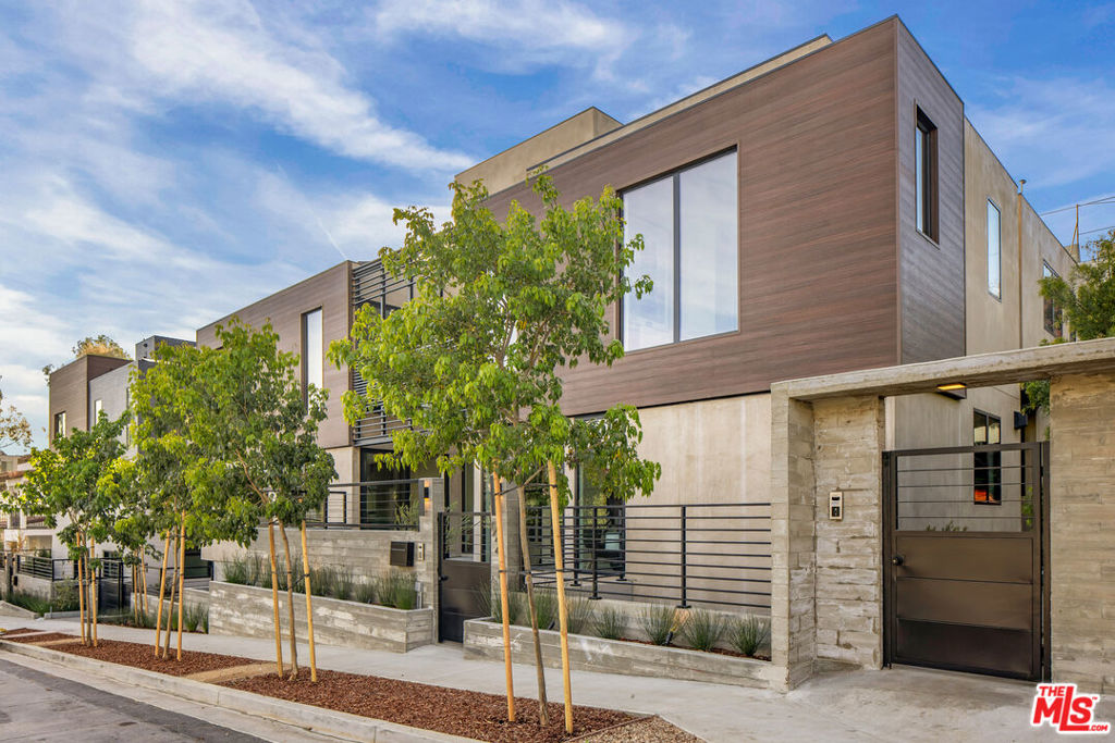 1/2 Hilldale Avenue