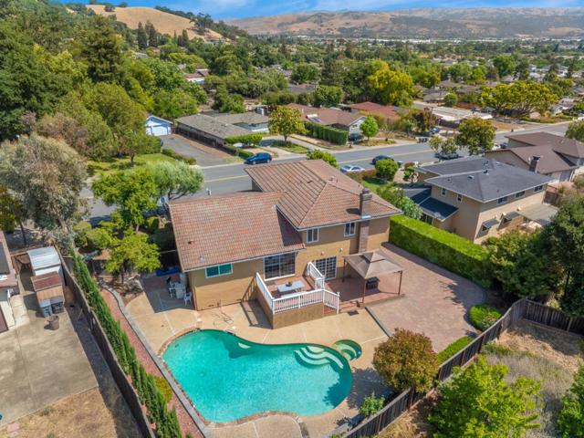 810 W Main Avenue, Morgan Hill CA: https://media.crmls.org/mediaz/6db03249-9beb-413e-a102-bb3b4976f264.jpg