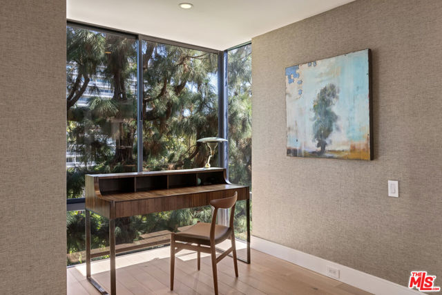 1033 Carol Drive, West Hollywood CA: https://media.crmls.org/mediaz/6db1469c-26c2-42ff-9ebd-e60e8e6cad64.jpg