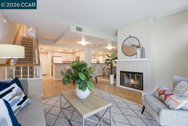 231 Sunspring Ct, Pleasant Hill CA: https://media.crmls.org/mediaz/6db163d2-ba31-4cab-9730-ecab6daf8c48.jpg