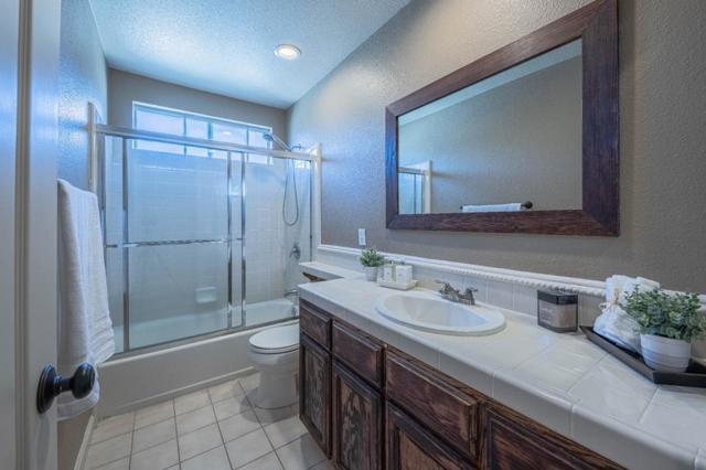 27320 Bavella Way, Salinas CA: https://media.crmls.org/mediaz/6db1b318-0207-42db-b8b5-d7fec960f1b9.jpg