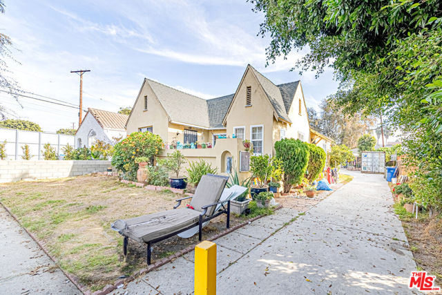 1618 S Burnside Avenue, Los Angeles CA: https://media.crmls.org/mediaz/6db1cc07-5efe-43fd-a6f0-9cedc541f724.jpg