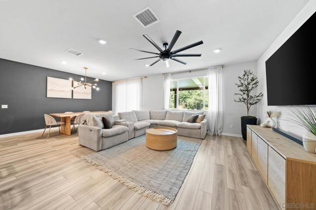 28315 Farm Creek Way, Valley Center CA: https://media.crmls.org/mediaz/6db1e402-2722-4fba-9f46-119c9c0778a0.jpg